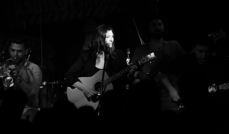 Urla’da sanat rüzgarı esecek: Güler Özince sahne alıyor