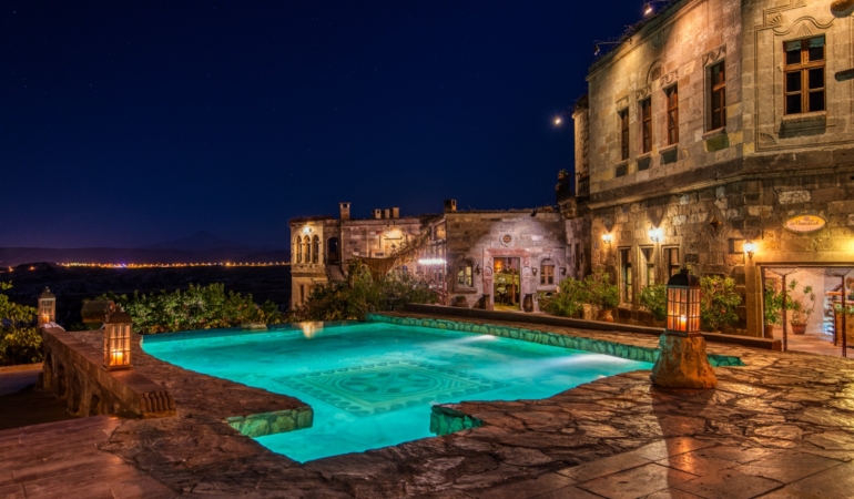 The Times Gazetesi, Kapadokya’daki Museum Hotel’in Tarihi Dokusunu ve Gastronomi Başarısını Mercek Altına Aldı