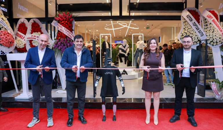 İzmit’in En Büyük Çok Katlı Mağazası Yeni Koza, Yapay Zeka Destekli Törenle Hizmete Açıldı