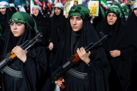 İran'da Sivillere Silah Eğitimi Verilen Görüntüler Sosyal Medyada Tartışma Yarattı