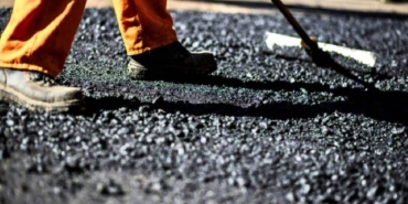 Denizlerden Toplanan Plastik Atıklar Geri Dönüştürülerek Yol Yapımında Asfalt Malzemesi Olarak Kullanılıyor